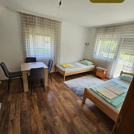Nyaraló Omar, Una & Raska Apartmani